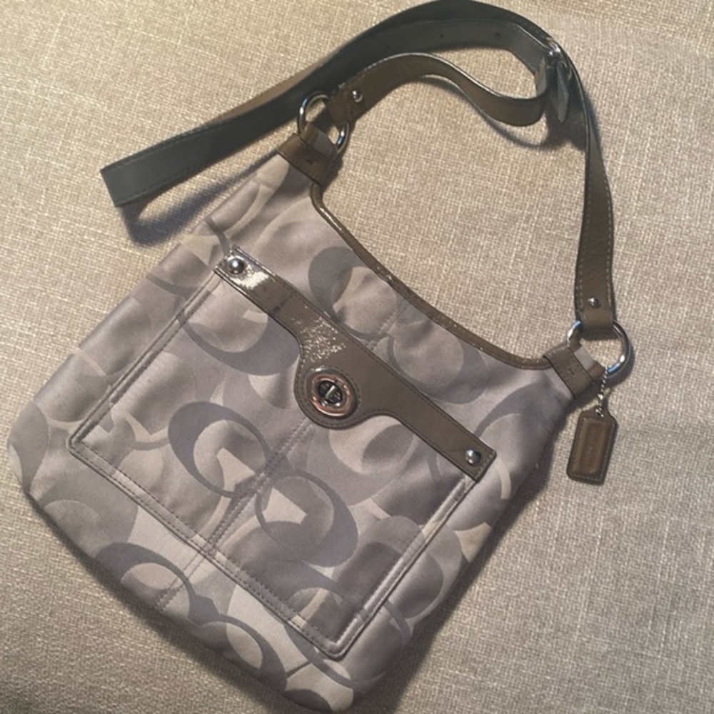 Coach Crossbody -silver/grey